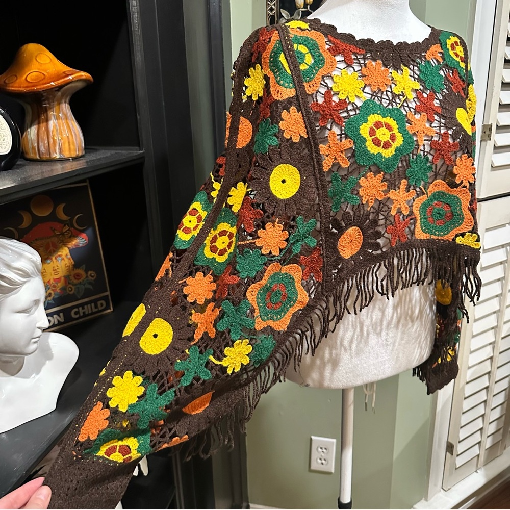 House of Harlow 1960 NWT Crochet Floral Fringe Poncho – One Size - Picture 4 of 10